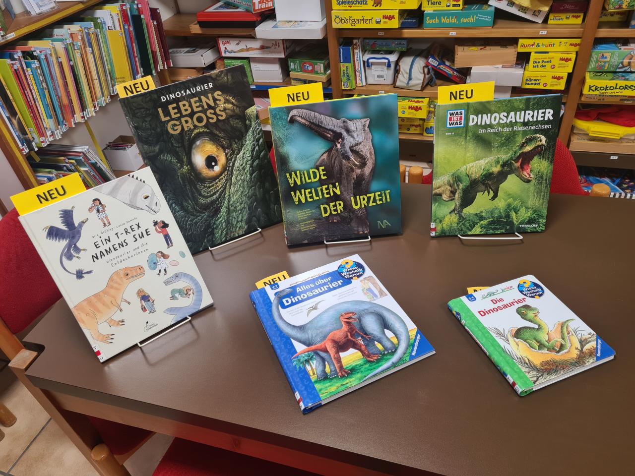 Saisontisch_Hurra die Dinos sind da
