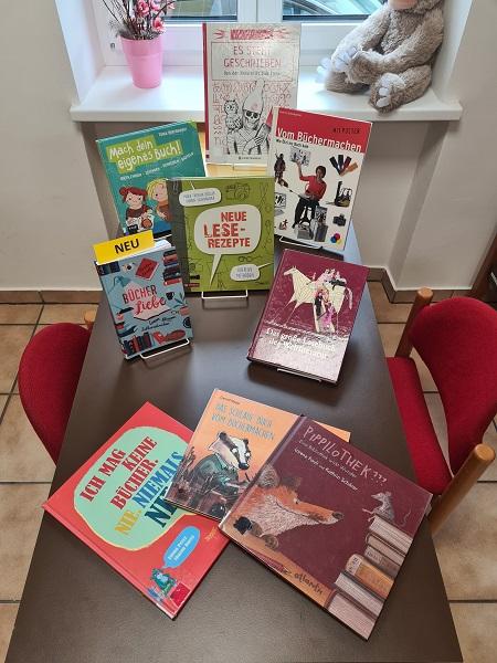 2025_5_Bücher über Bücher