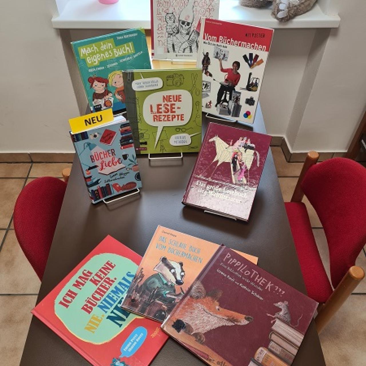 2025_5_Bücher über Bücher